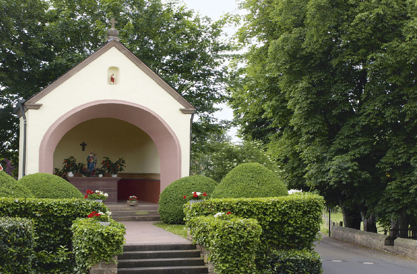 Friedhof Neidenbach In Neidenbach liegt einer der Friedhöfe mit günstigem Rasengrab